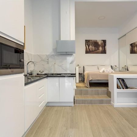 1 Bedroom 1 Bathroom Furnished - Av De America - Studio - Mintystay マドリード エクステリア 写真