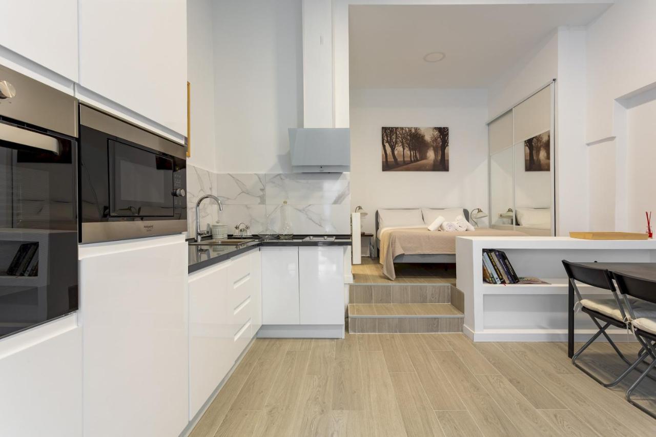 1 Bedroom 1 Bathroom Furnished - Av De America - Studio - Mintystay マドリード エクステリア 写真