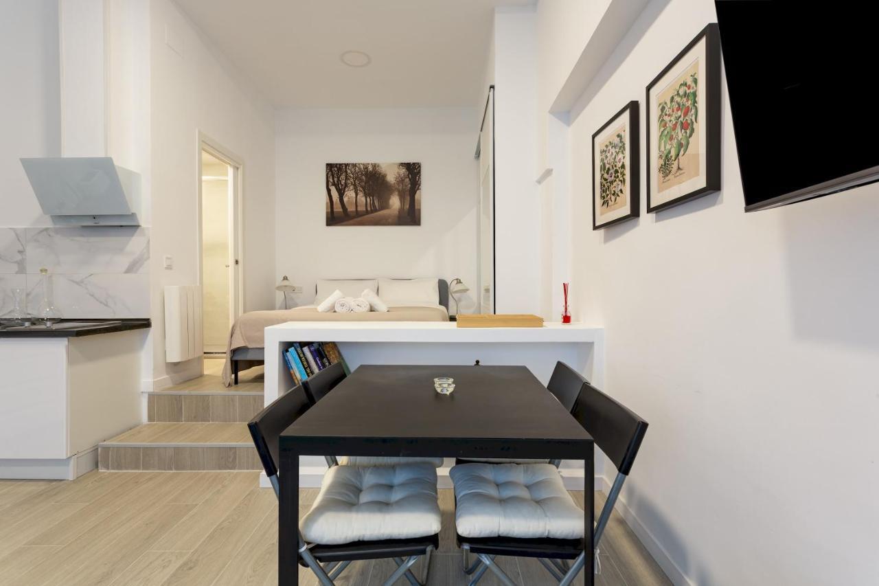1 Bedroom 1 Bathroom Furnished - Av De America - Studio - Mintystay マドリード エクステリア 写真