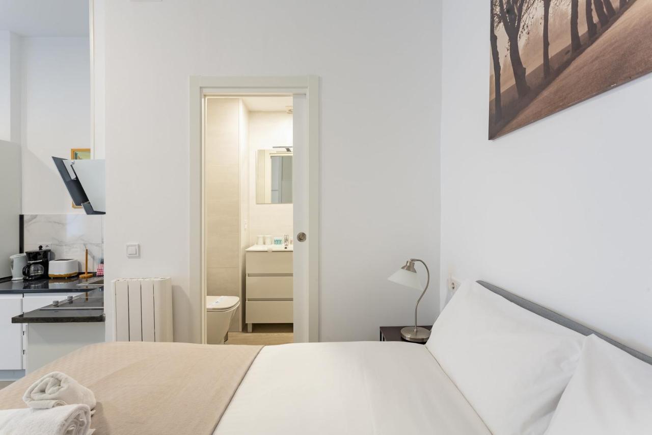 1 Bedroom 1 Bathroom Furnished - Av De America - Studio - Mintystay マドリード エクステリア 写真