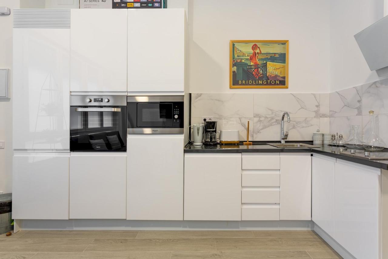 1 Bedroom 1 Bathroom Furnished - Av De America - Studio - Mintystay マドリード エクステリア 写真
