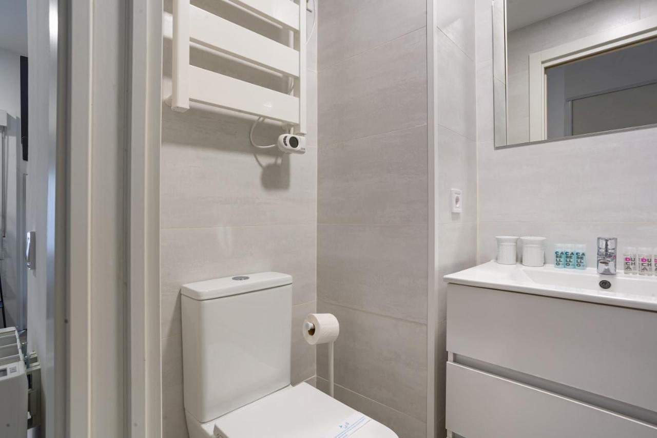 1 Bedroom 1 Bathroom Furnished - Av De America - Studio - Mintystay マドリード エクステリア 写真